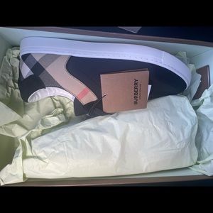 Burberry shoes brand new never been wear! Size 10